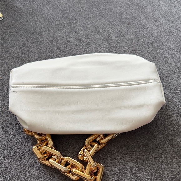 Elegant Off White Bag with Gold Chain - Picture 3 of 3